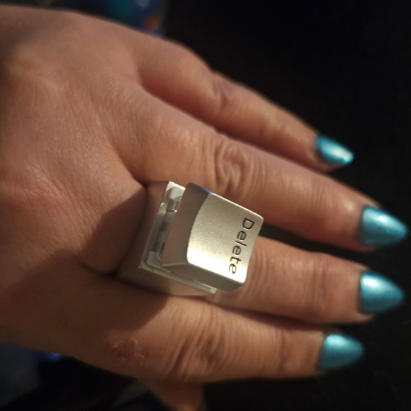 Delete Key Ring - Picture 3 of 3